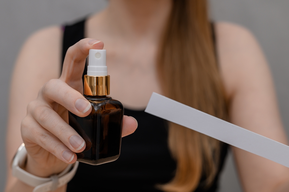 من الأخطاء الشائعة إضافة كمية كبيرة من العطر إلى الزيت، ما قد يسبب تهيّج البشرة أو يجعل الرائحة خانقة