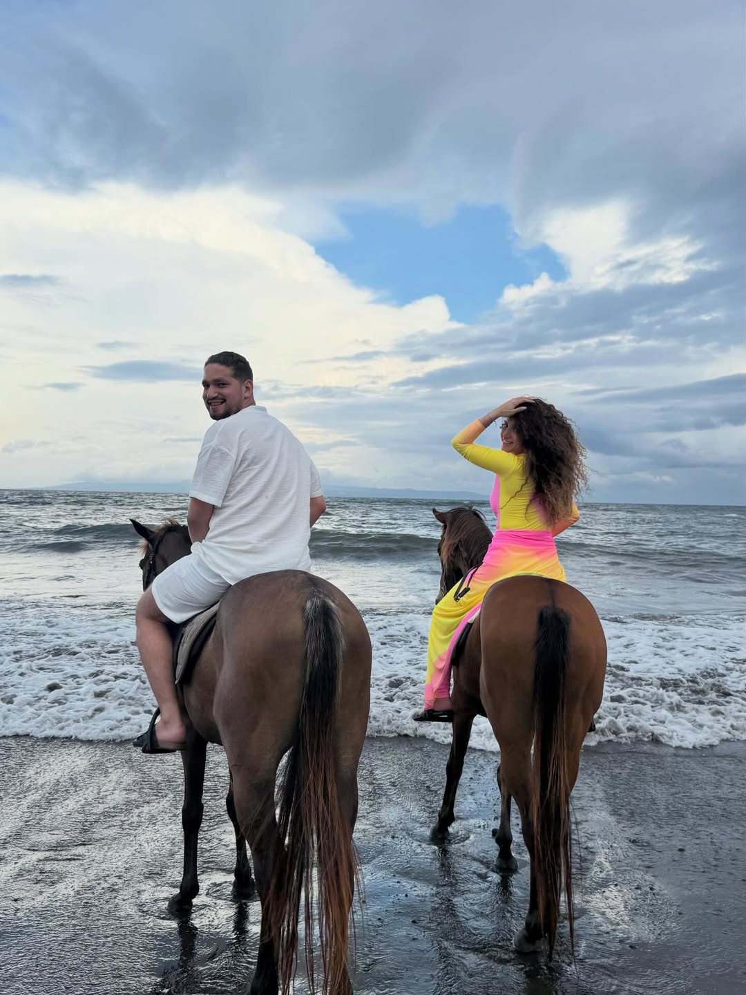 من الصور التي نشرتها رنا رئيس في عيد الحب 