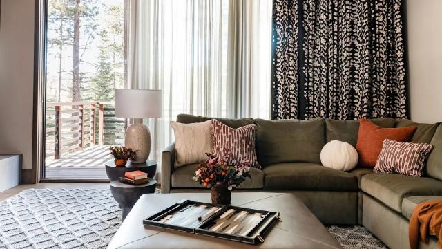 من النقوش المستوحاة من الطبيعة إلى التصاميم المزخرفة، يكشف الخبراء عن 7 اتجاهات للستارئر في 2026