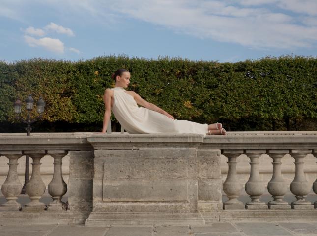 من تصاميم العلامة NORA