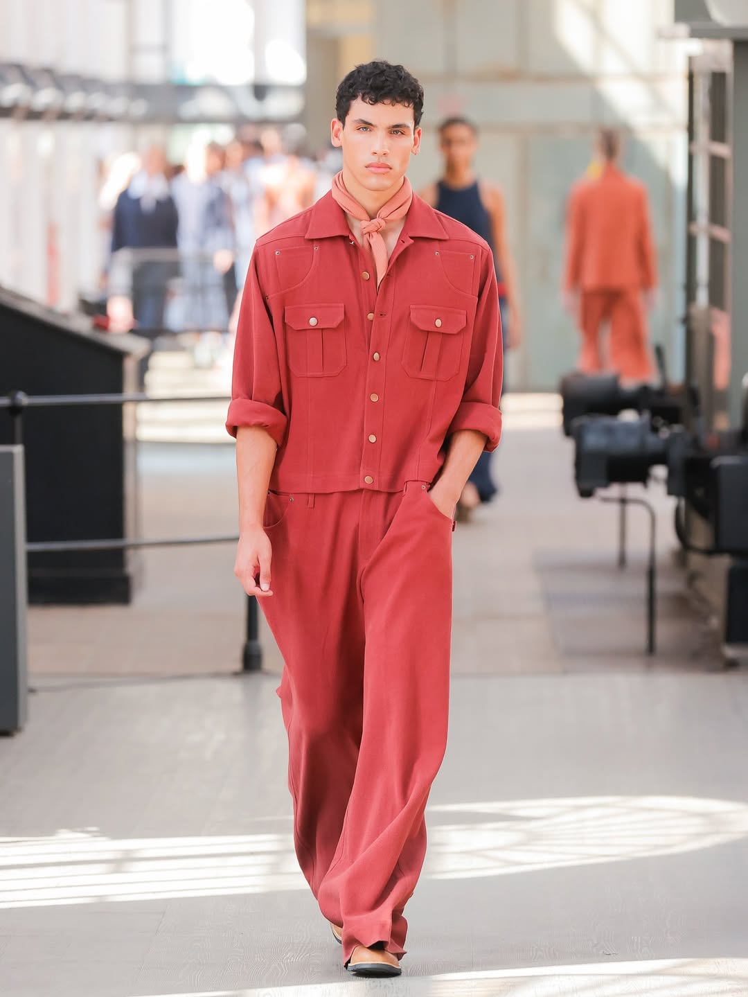 من تصاميم المصممة دانة أبو أحمد ضمن منصة Portugal Fashion