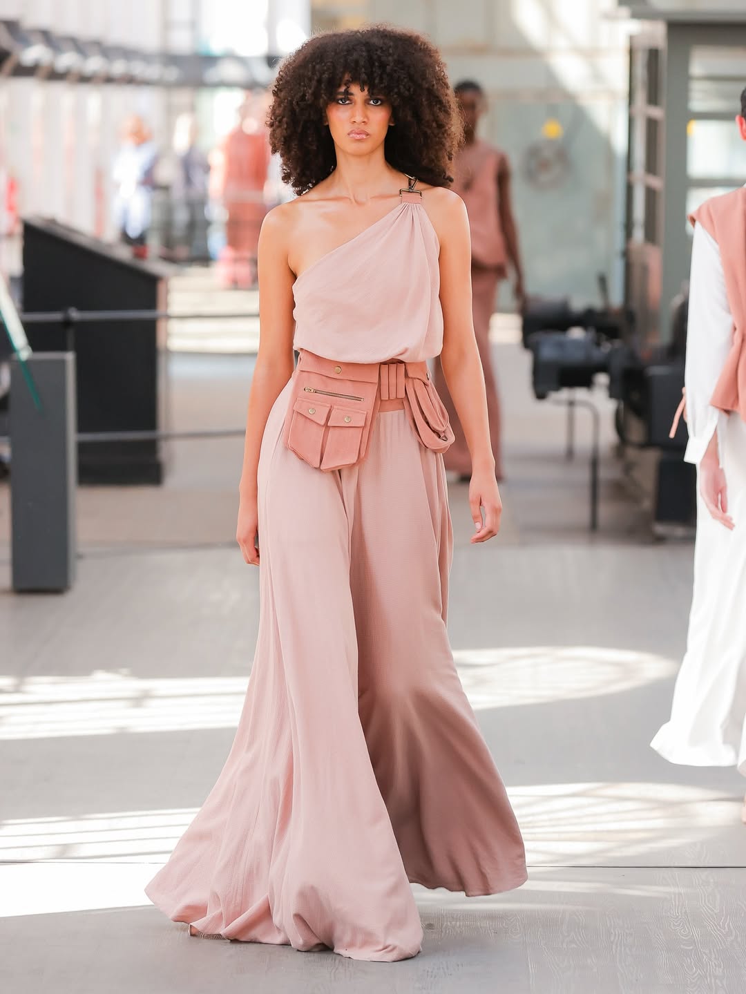 من تصاميم علامة Daneh Design ضمن فعاليات Portugal Fashion