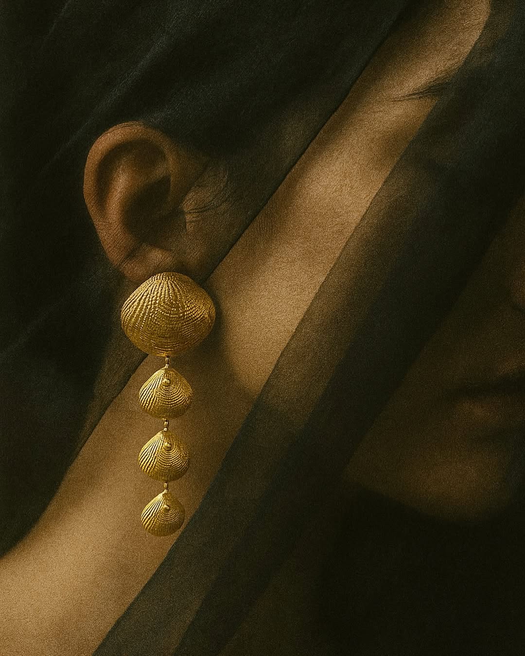 من تصاميم علامة JILL HOPKINS