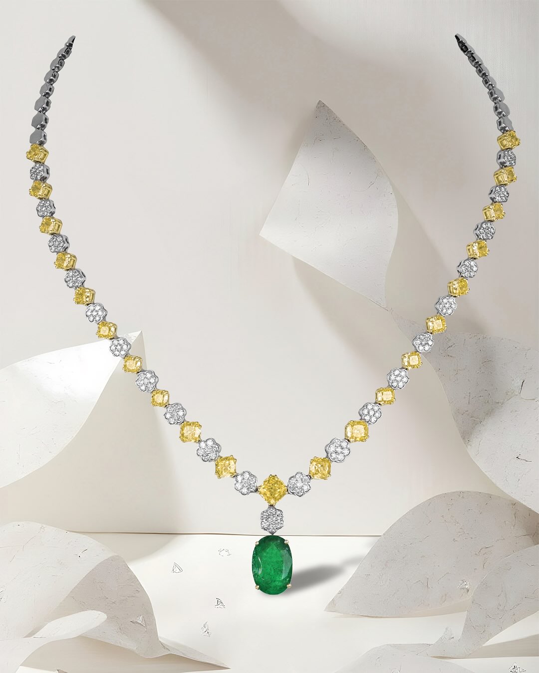 من تصاميم علامة Lapis jewelry