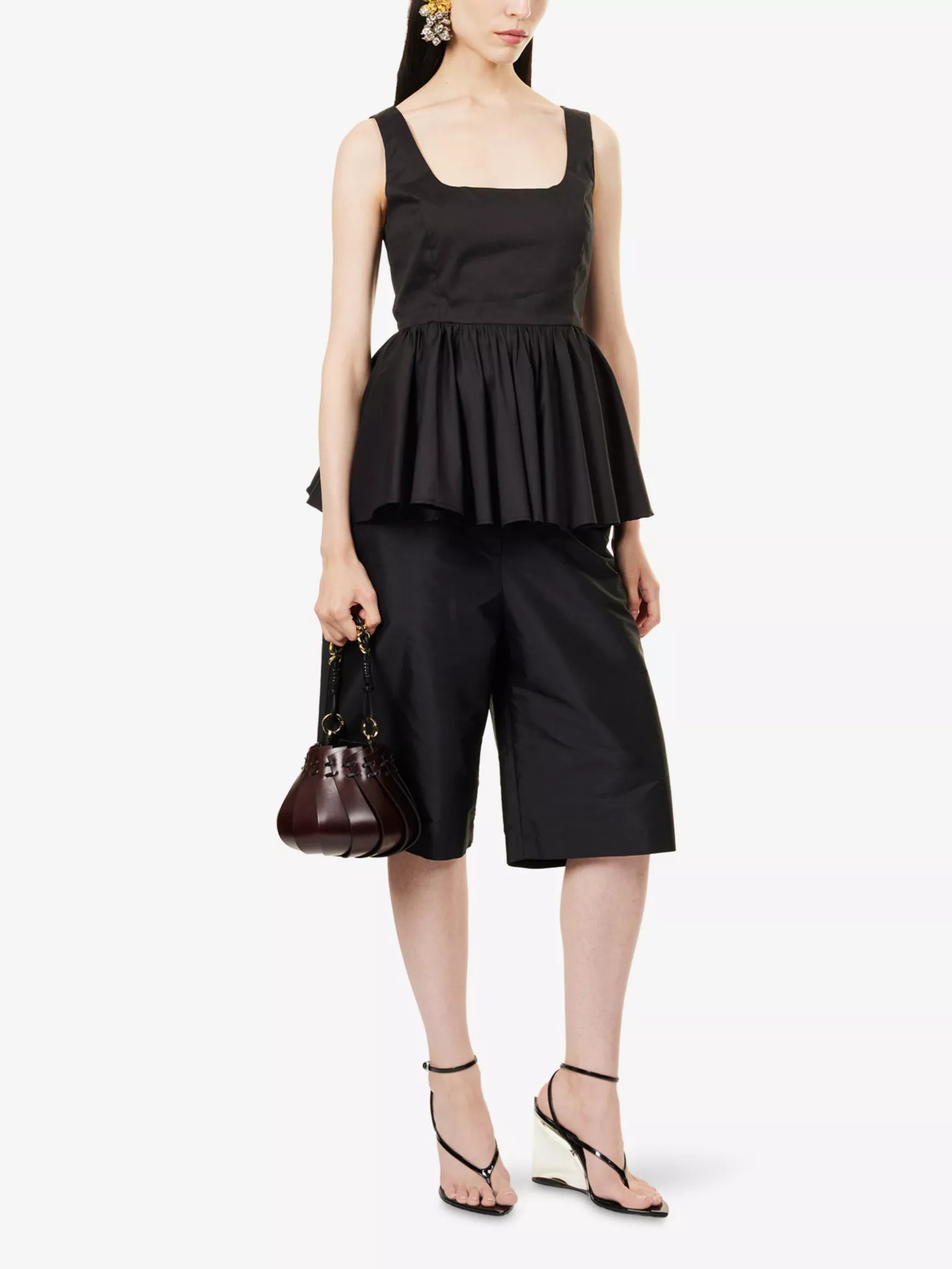 من تصاميم Reem Alkanhal المعروضة ضمن مبادرة Saudi_ Sky’s The Limit في Selfridges لندن (3)