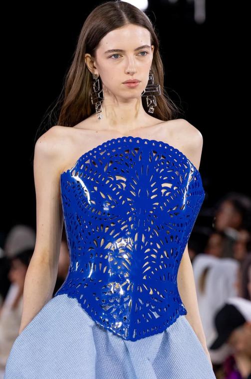 من تصميم العلامة Mona AlShebil