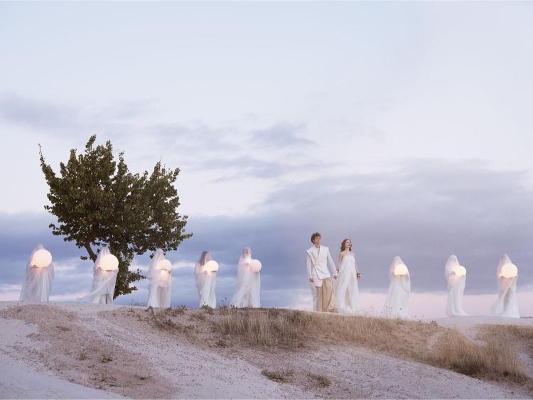 من تصوير الاعراس بكاميرا المصورة افراح البلوي