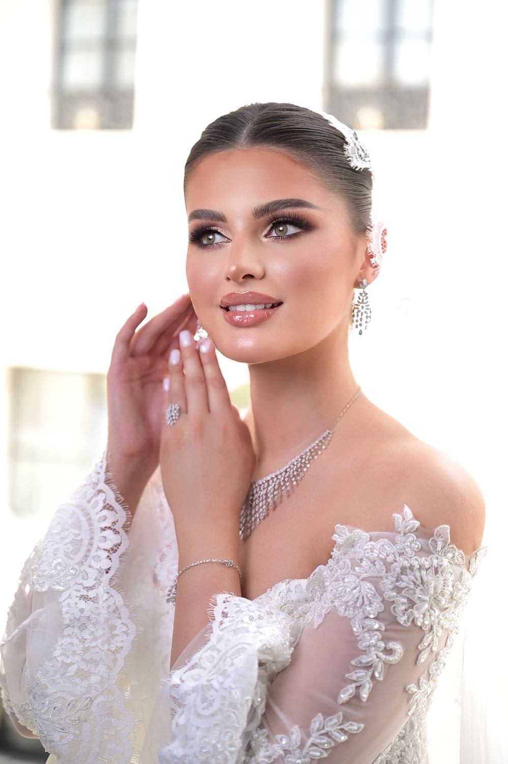 من تصوير العرايس بكاميرا المصورة منى الباز