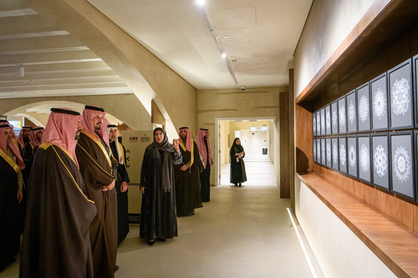من جولة أمير منطقة المدينة المنورة ووزير الثقافة في افتتاح المركز