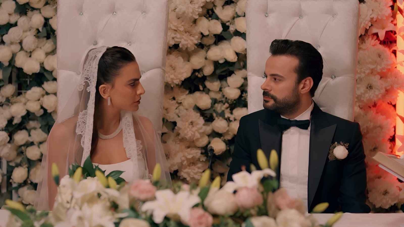 من حفل زفاف جولي وأيمن في مسلسل حب ع ورق