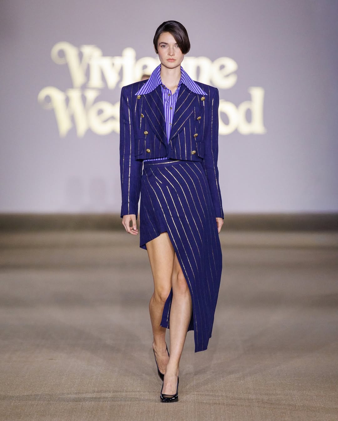 من عرض التعاون العالمي بين فنون التراث ودار فيفيان ويستوود