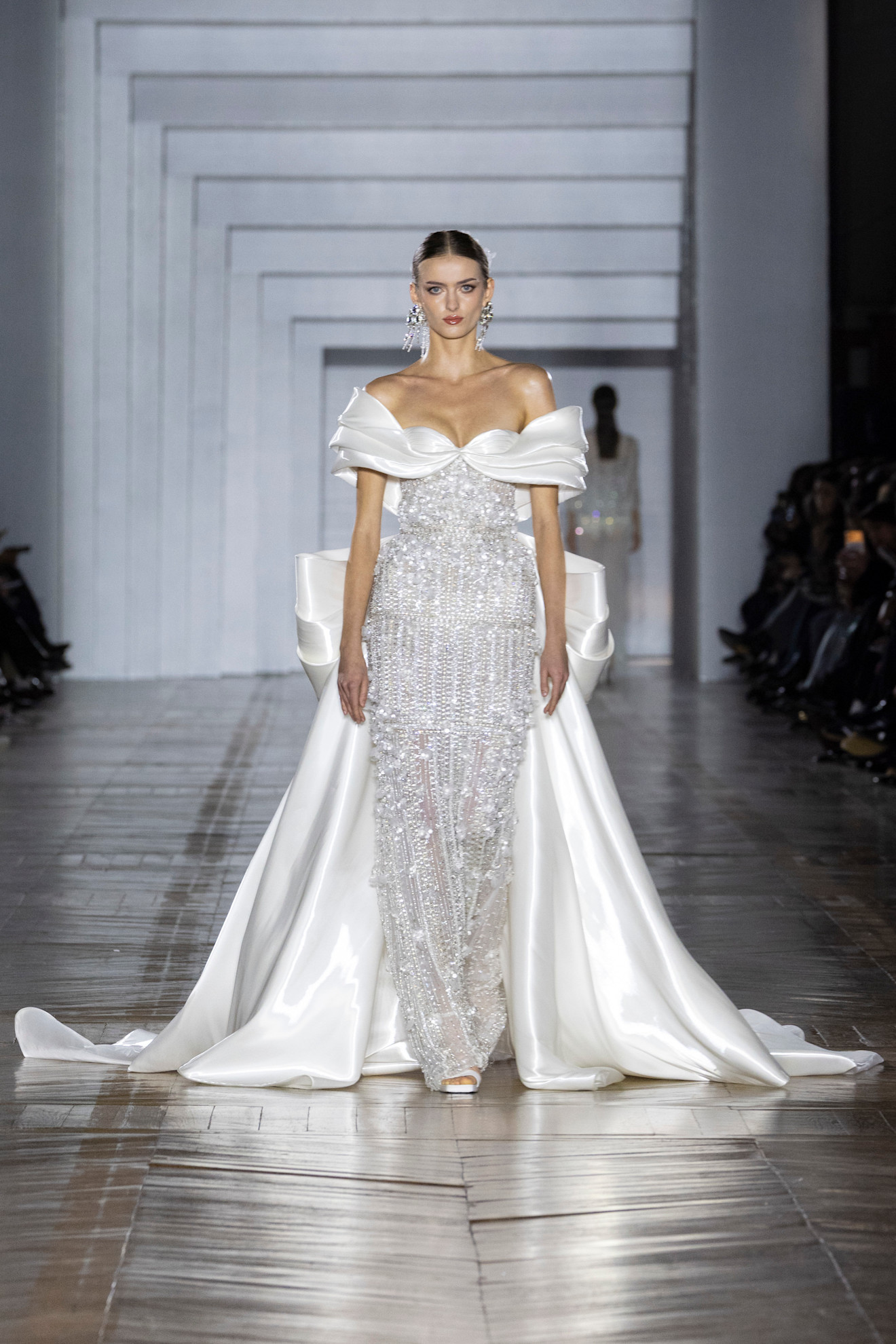 من عروض طوني ورد للأزياء الراقية