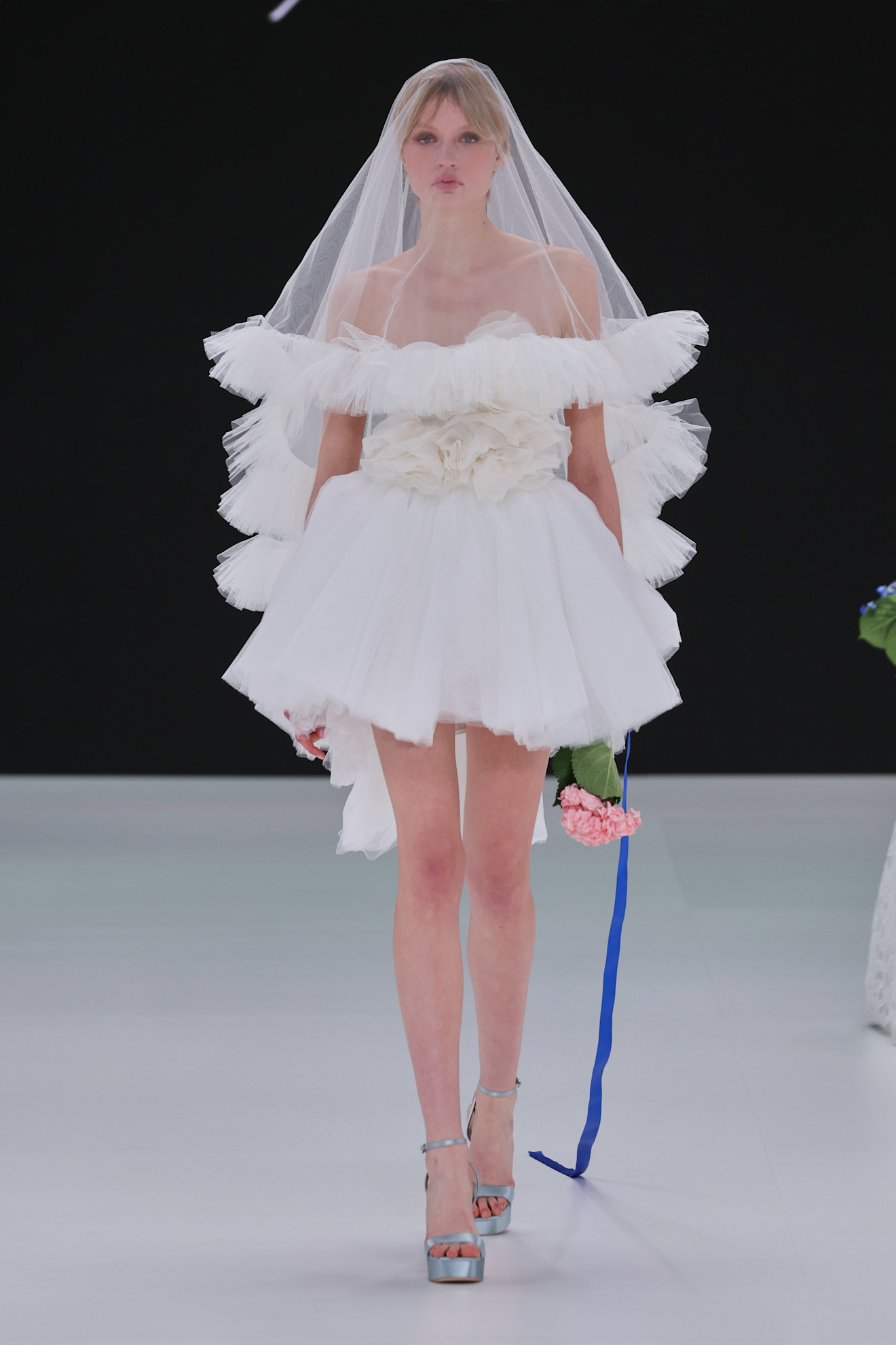 من عروض Badgley Mischka  لربيع وصيف 2026