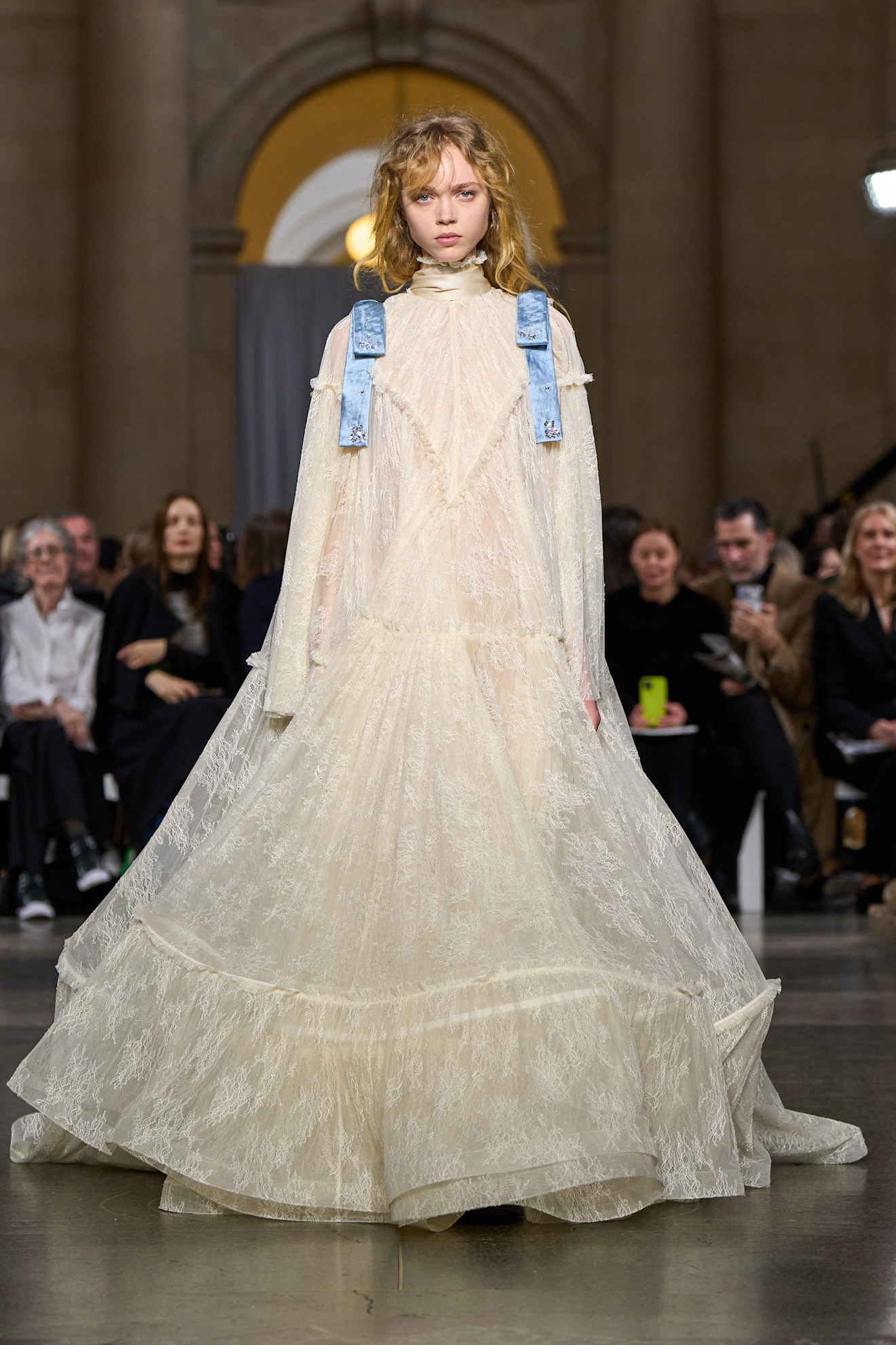 من عروض Erdem  خلال أسبوع الموضة في لندن