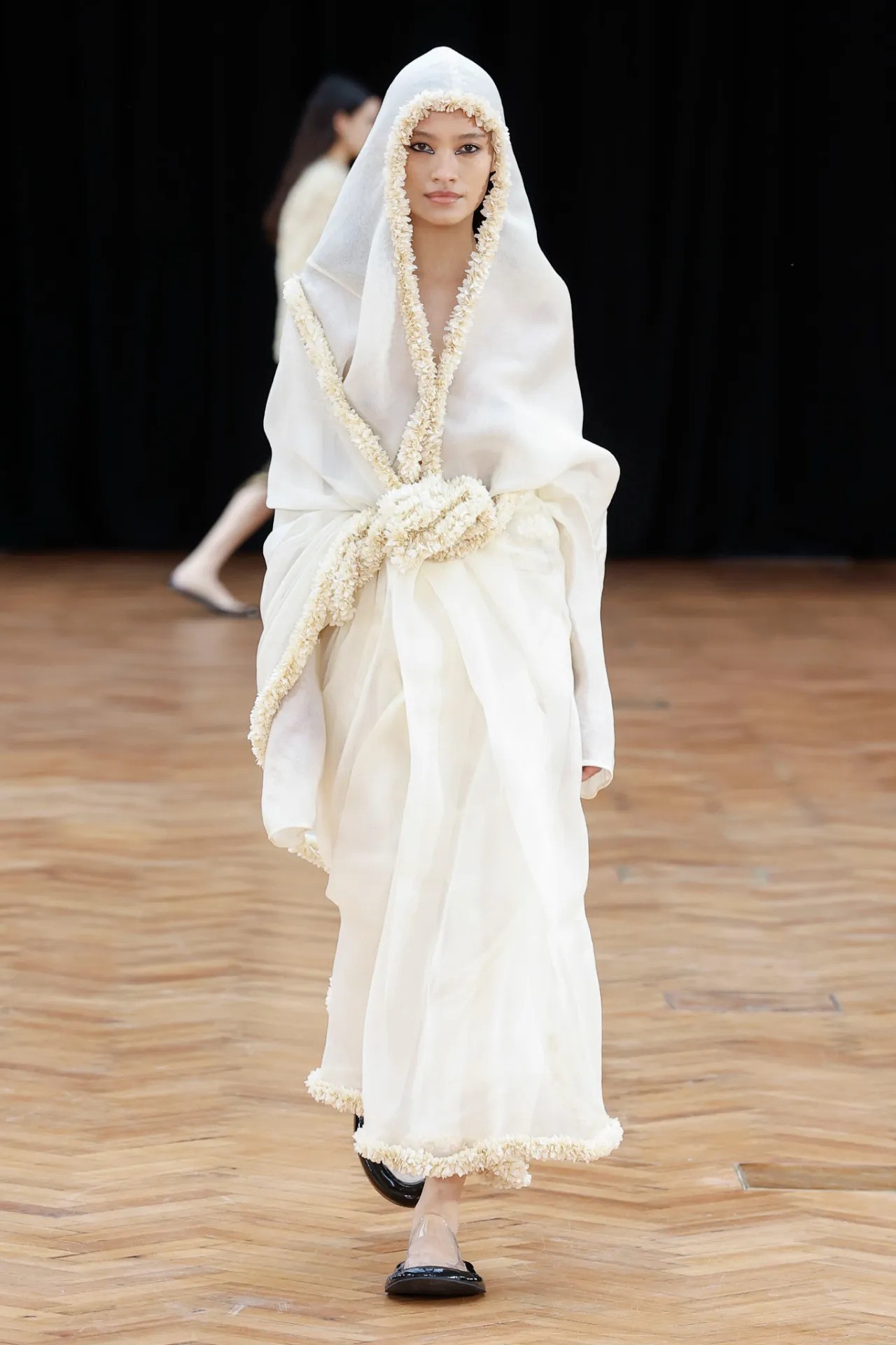 من عروض Raw Mango خلال أسبوع الموضة في لندن