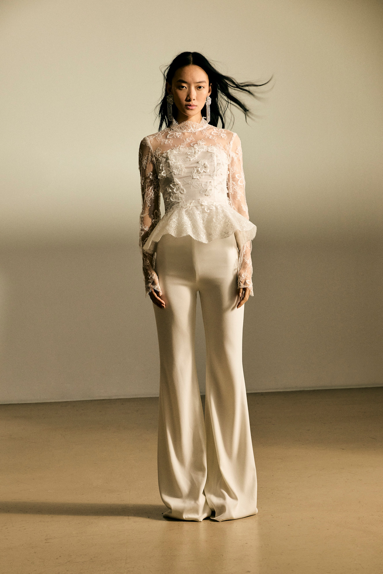 من مجموعة إطلالات الزفاف لدار Kaviar Gauche