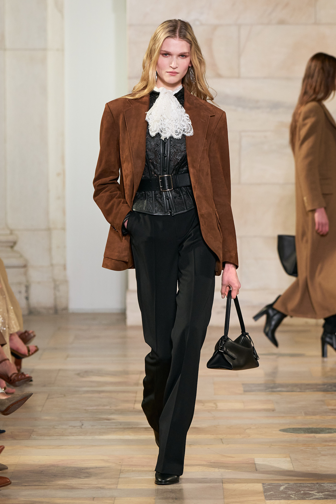 من مجموعة الأزياء الجاهزة Ralph Lauren لخريف وشتاء 2025