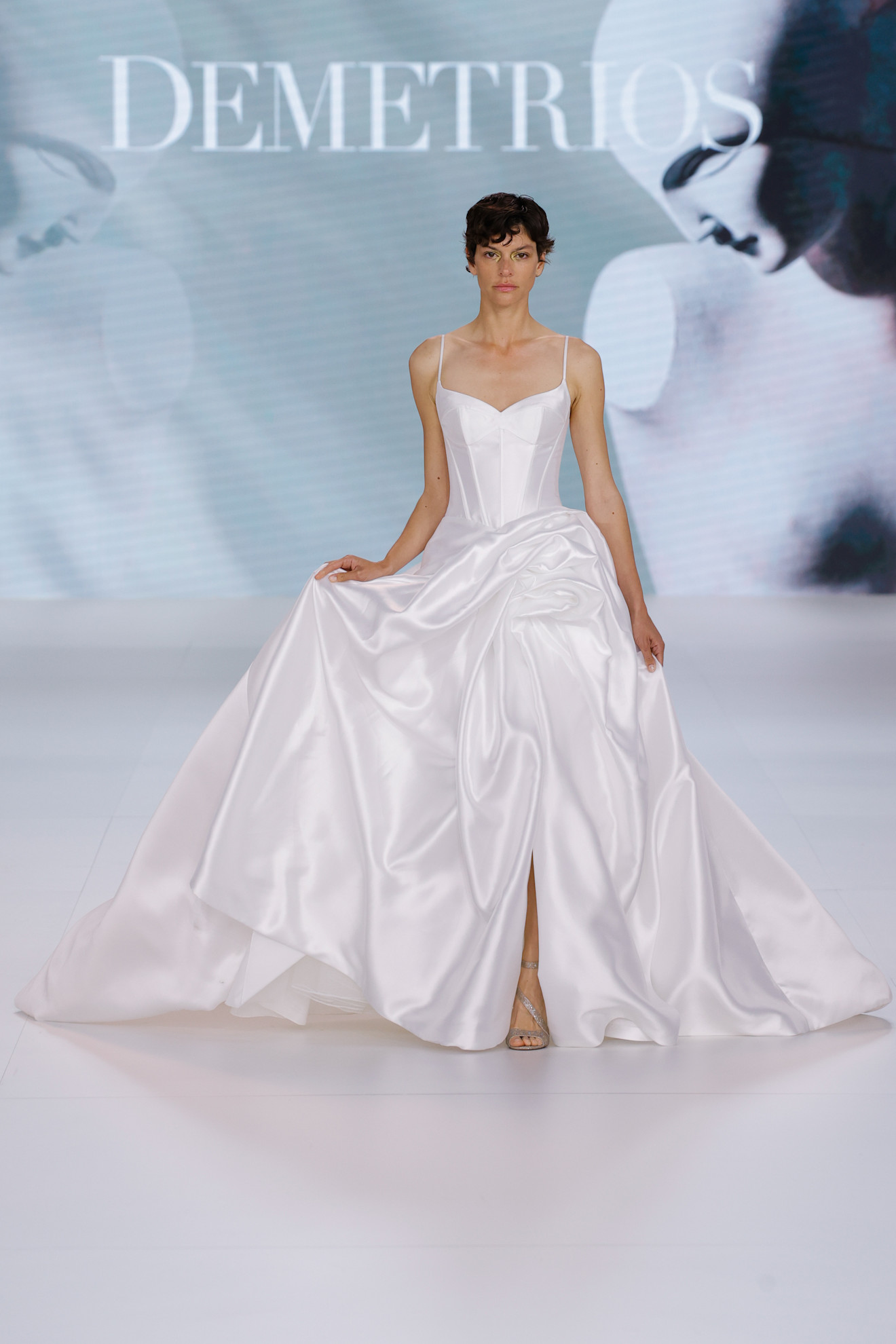 من مجموعة فساتين زفاف ديمتريوس خلال أسبوع برشلونة العرائسي