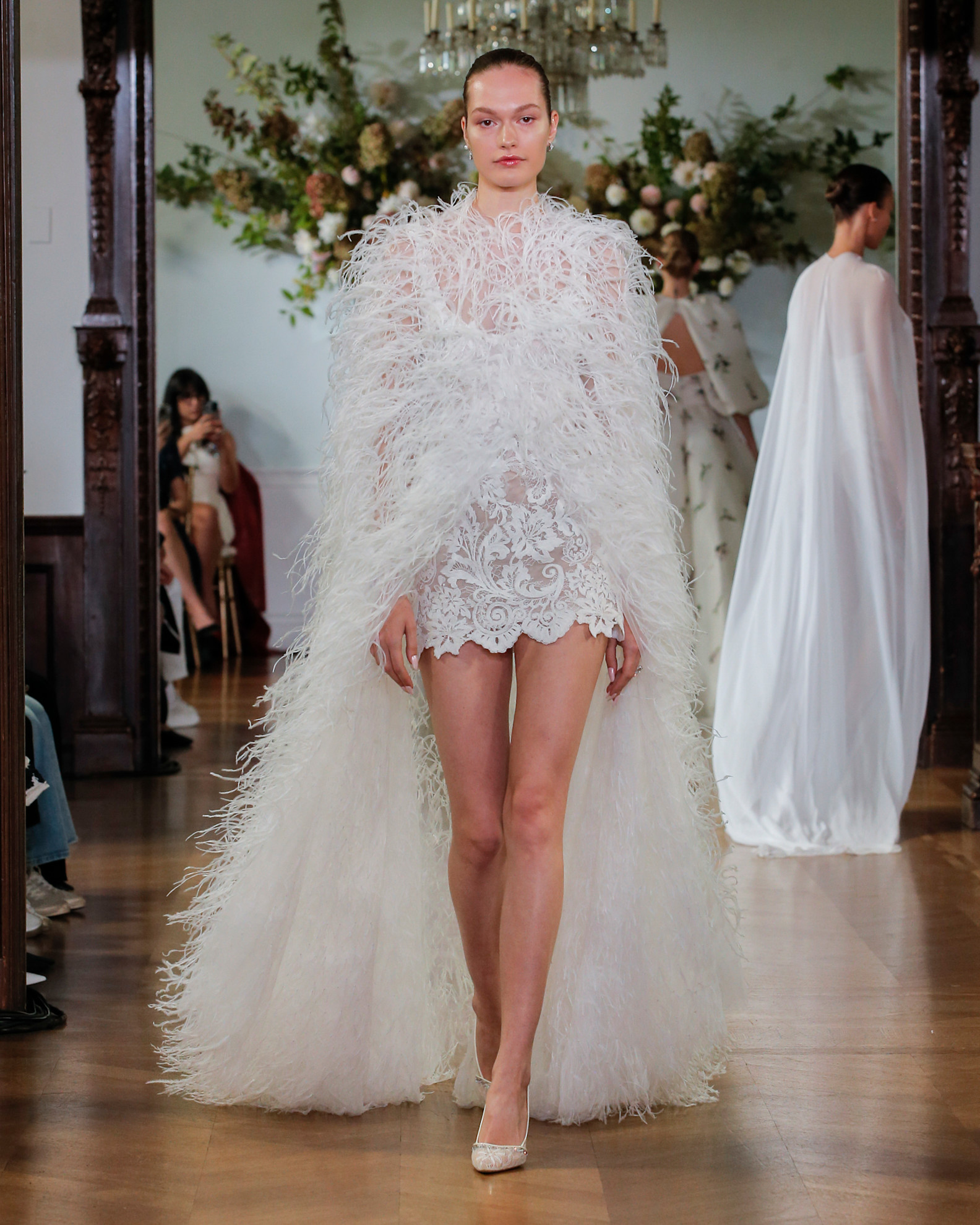 من مجموعة فساتين زفاف مونيك لولييه لخريف وشتاء 2026