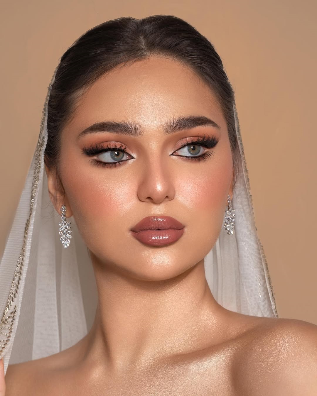 من مكياج العرايس من الميك أب أرتست السعودية وعد عبد الرحمن
