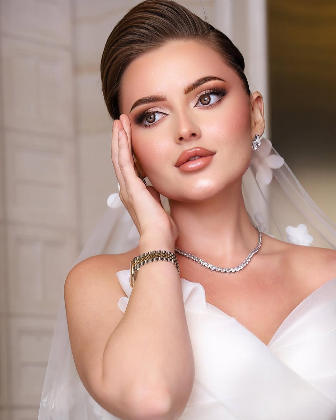 من مكياج العرايس من خبيرة التجميل السعودية فاطمه حسن