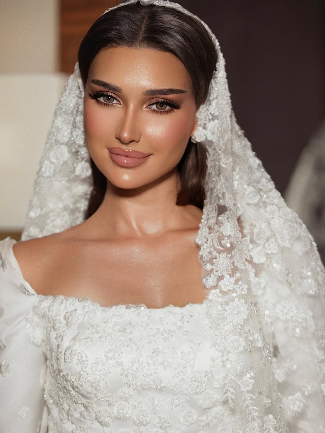 من مكياج العرايس من خبيرة التجميل السعودية نيلي العمري