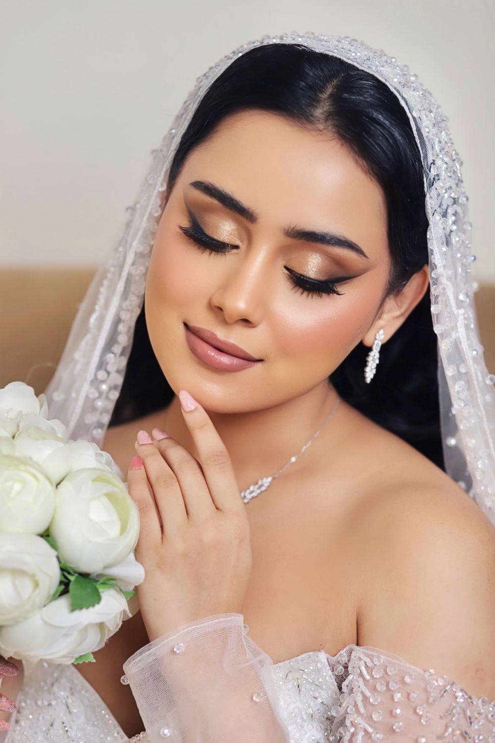 من مكياج العرايس من خبيرة التجميل بيان البطحي