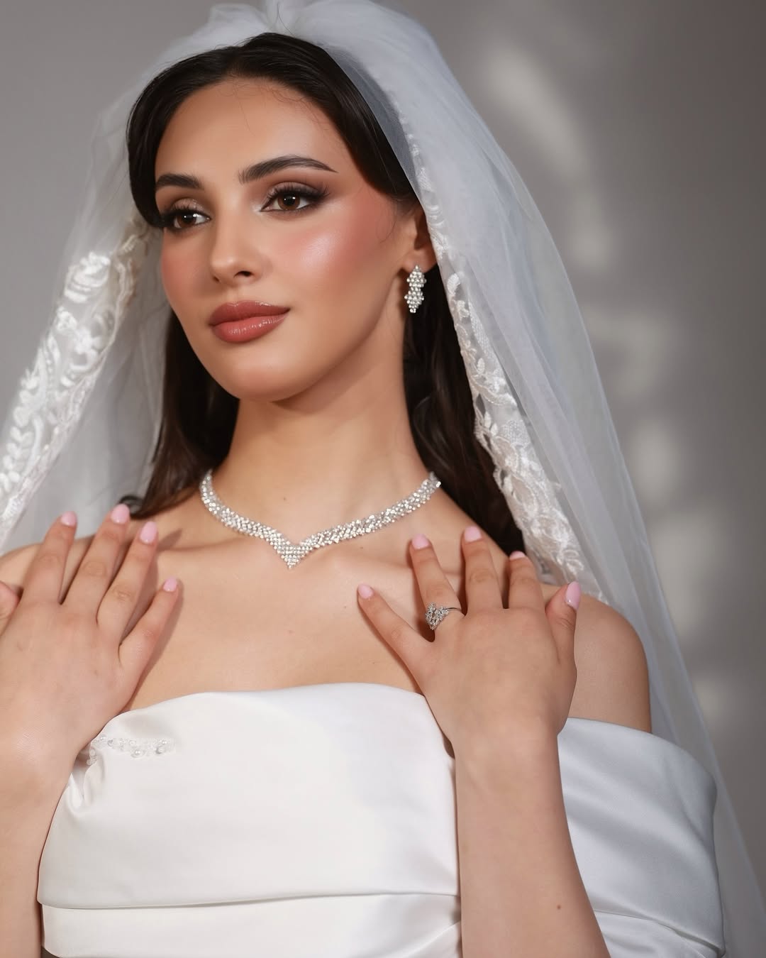 من مكياج العرايس من خبيرة المكياج السعودية خلود الهداب