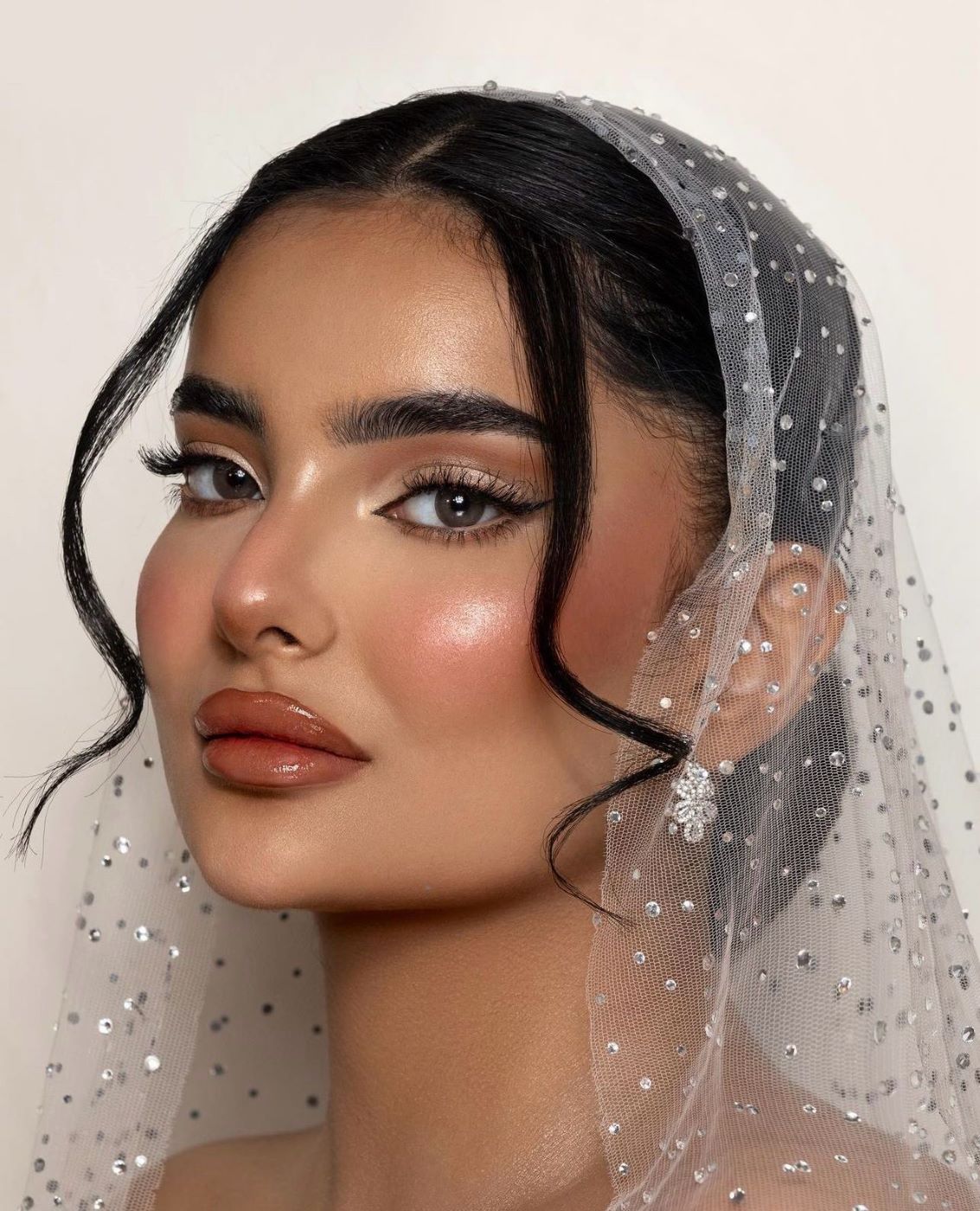 من مكياج العرايس من خبيرة المكياج وعد عبد الرحمن المعروفة بـ وعد بيوتي