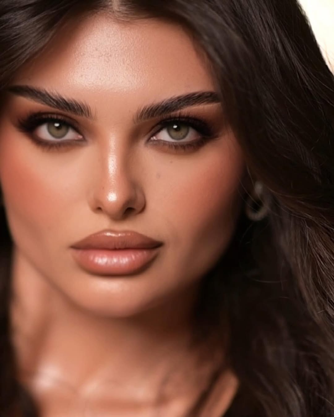 من مكياج خبيره المكياج السعودية ريناد فواز