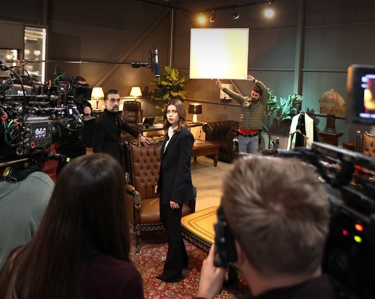 من هم أبطال مسلسل ABİ؟