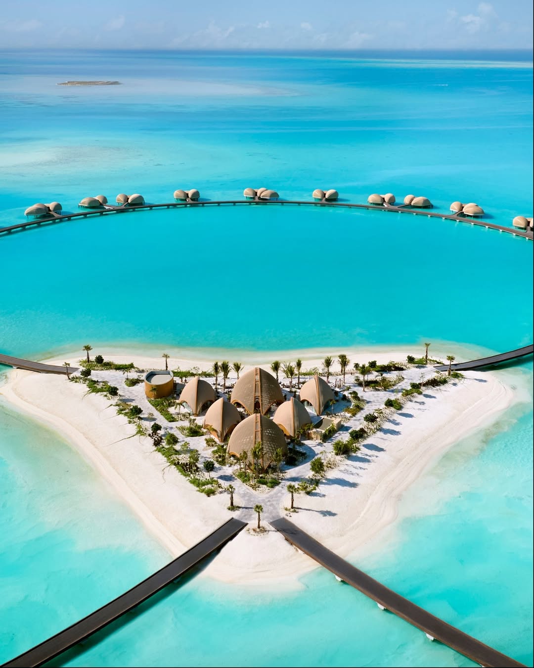 مناظر تأسر القلب... منتجع نجومه كما يبدو من السماء خصوصية، تصميم، وصفاء.