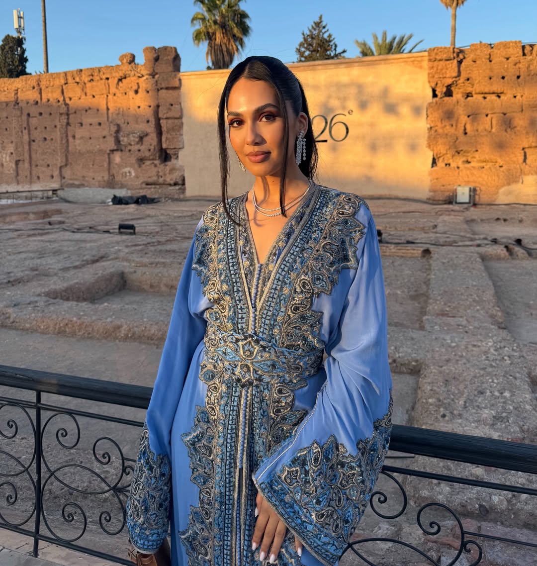 منال بنشليخة اختارت الزي التراثي غنيا بالتطريزات