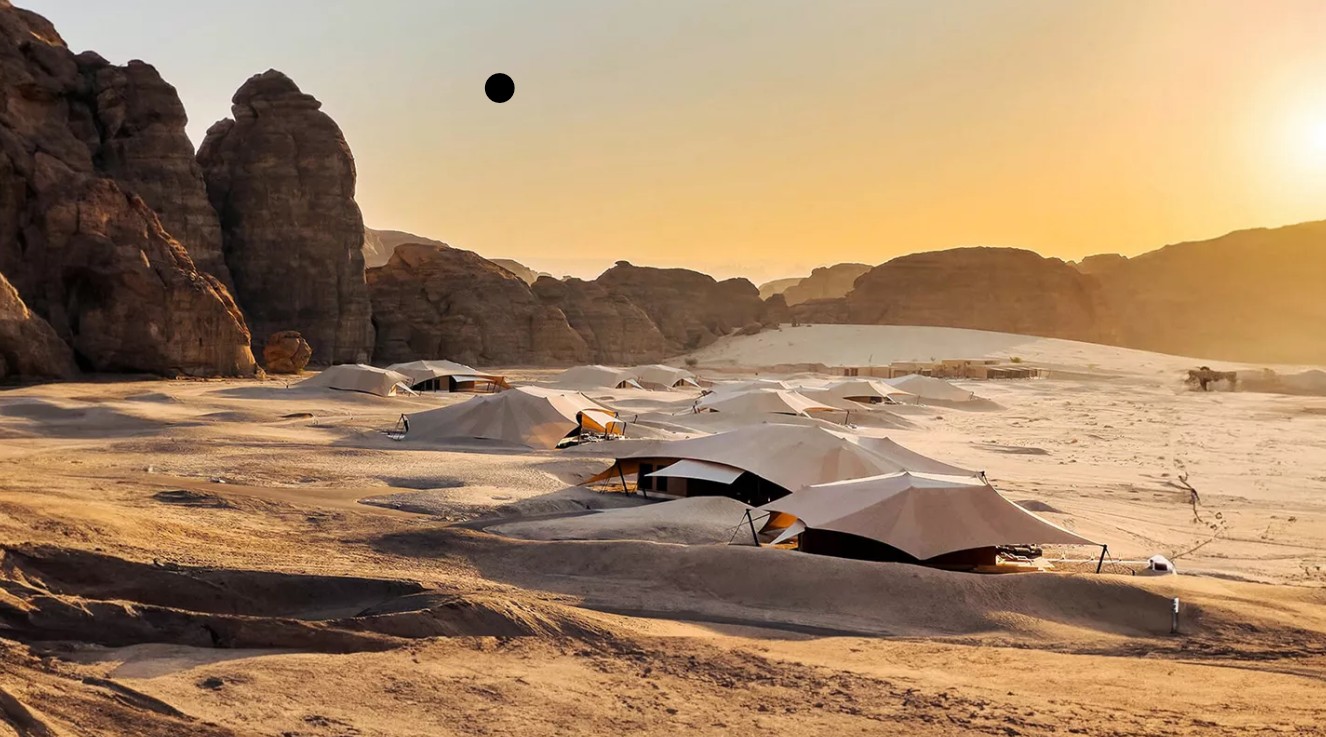 سحر الطبيعة الخلابة في فندق بانيان تري العلا