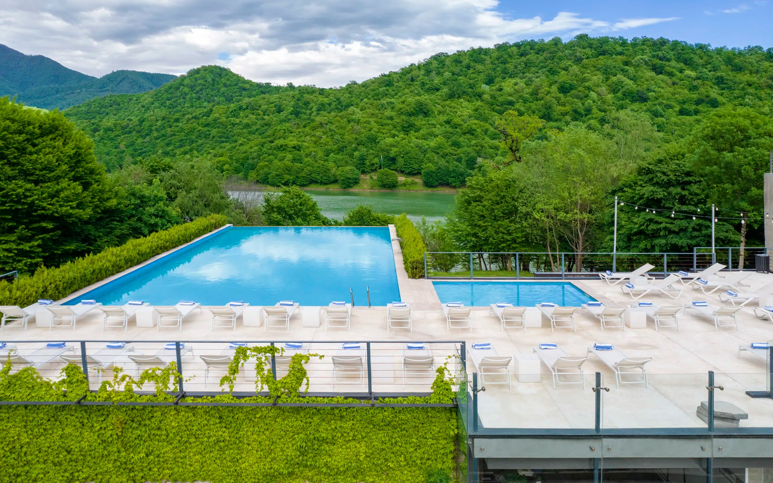 منتجع بحيرة كفاريلي Kvareli Lake Resort