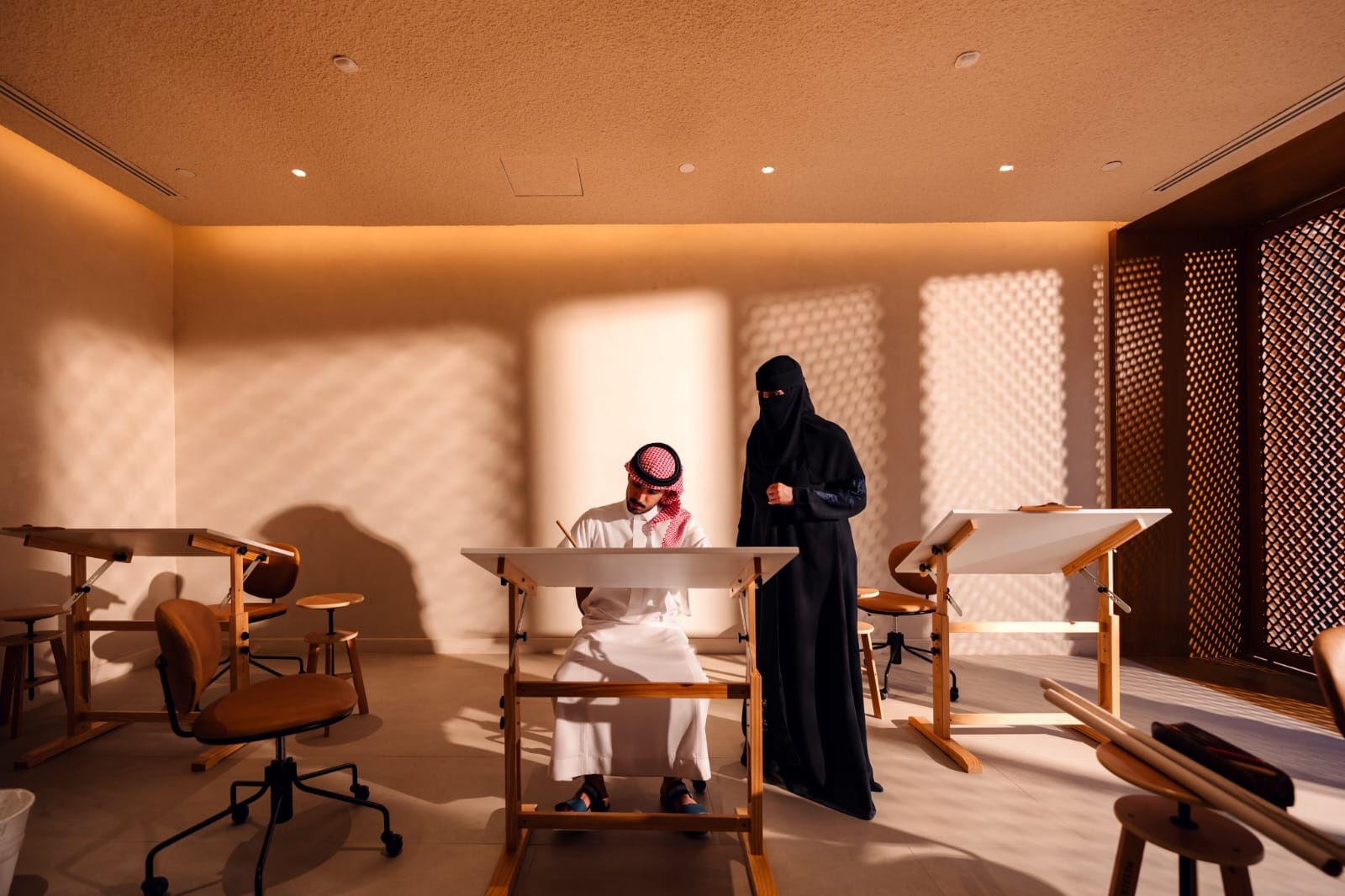 منصةً عالمية لدعم الخطاطين وتنمية المواهب