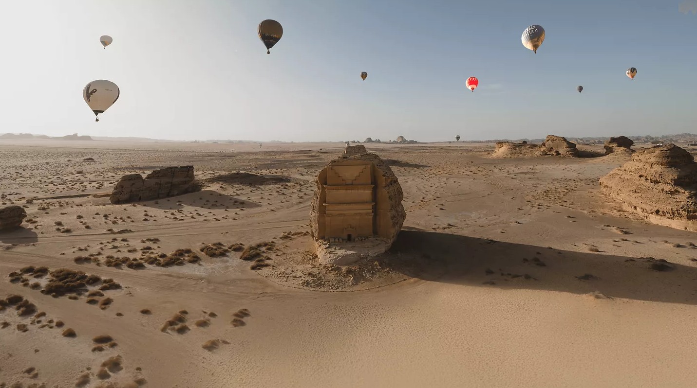منطاد العلا واحد من أجمل التجارب في أحضان العلا