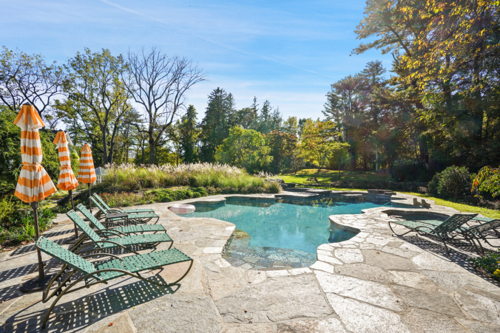 منطقة حمام السباحة