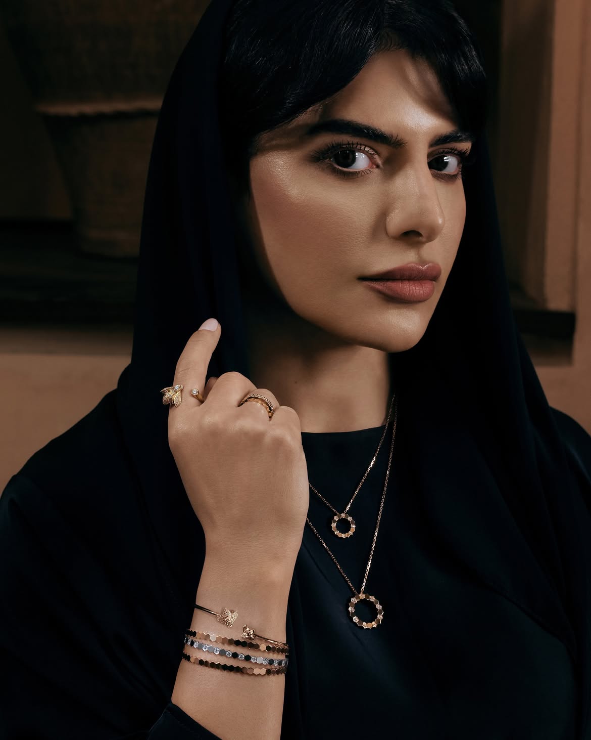 منى بن كلي الصورة من حساب Chaumet Arabia