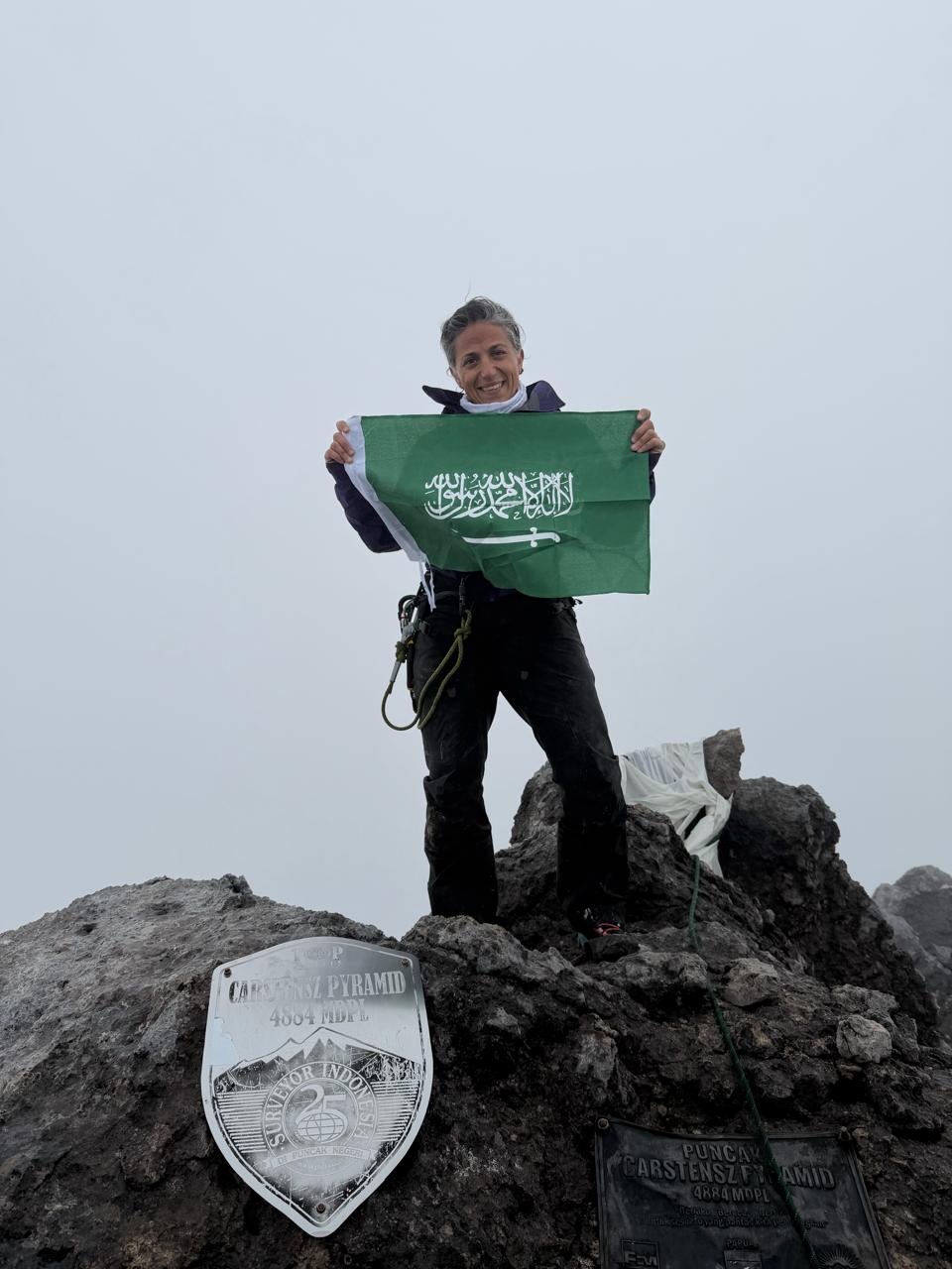 منى شهاب حققت إنجازا غير مسبوق بتسلقها القمم السبع حول العالم