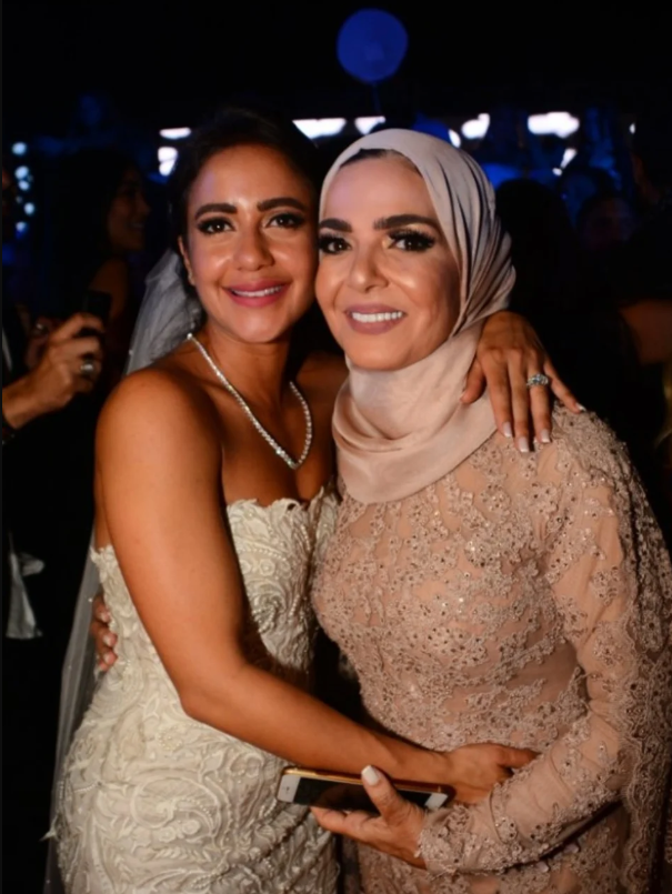 منى عبد الغني تغني لابنتها