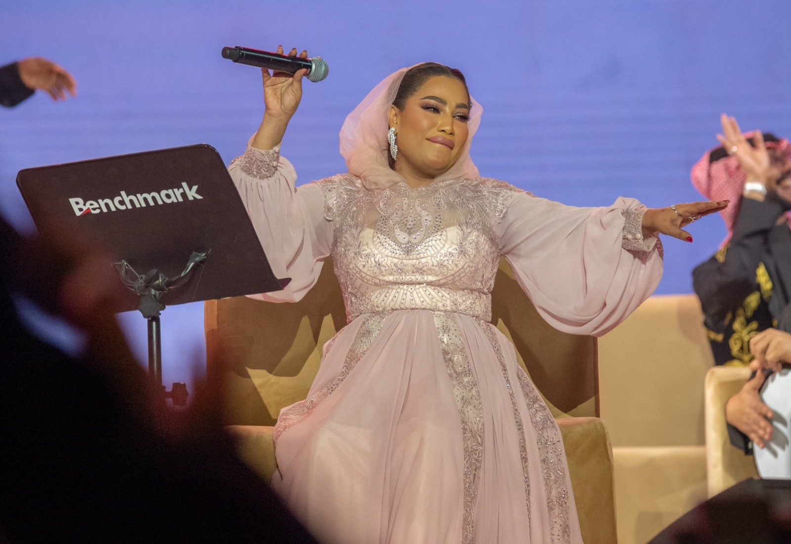 موضي الشمراني اسم بارز في المشهد الغنائي الخليجي المعاصر