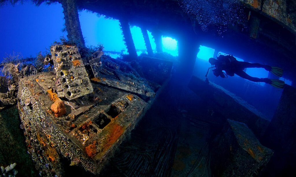 موقع حطام سفينة زنوبيا Zenobia Wreck Diving