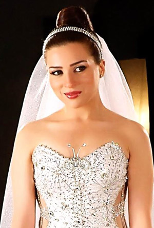 مي عزالدين بفستان الزفاف