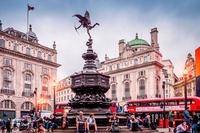 ميدان بيكاديللي Piccadilly Circus- المملكة المتحدة