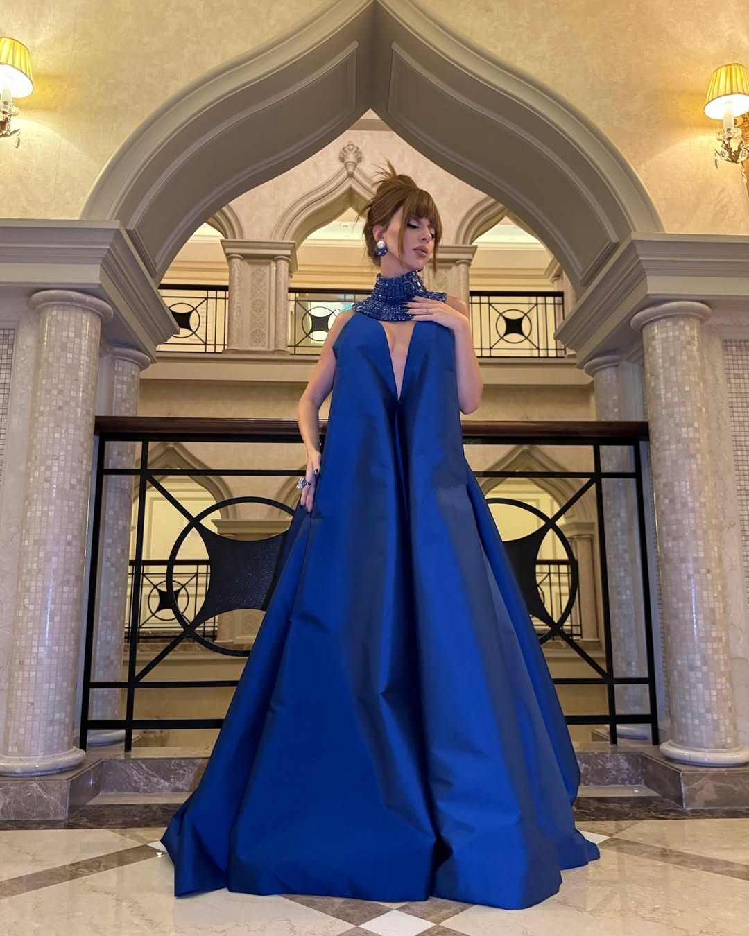 ميريام يفستان سهرة باللون الأزرق الملكي