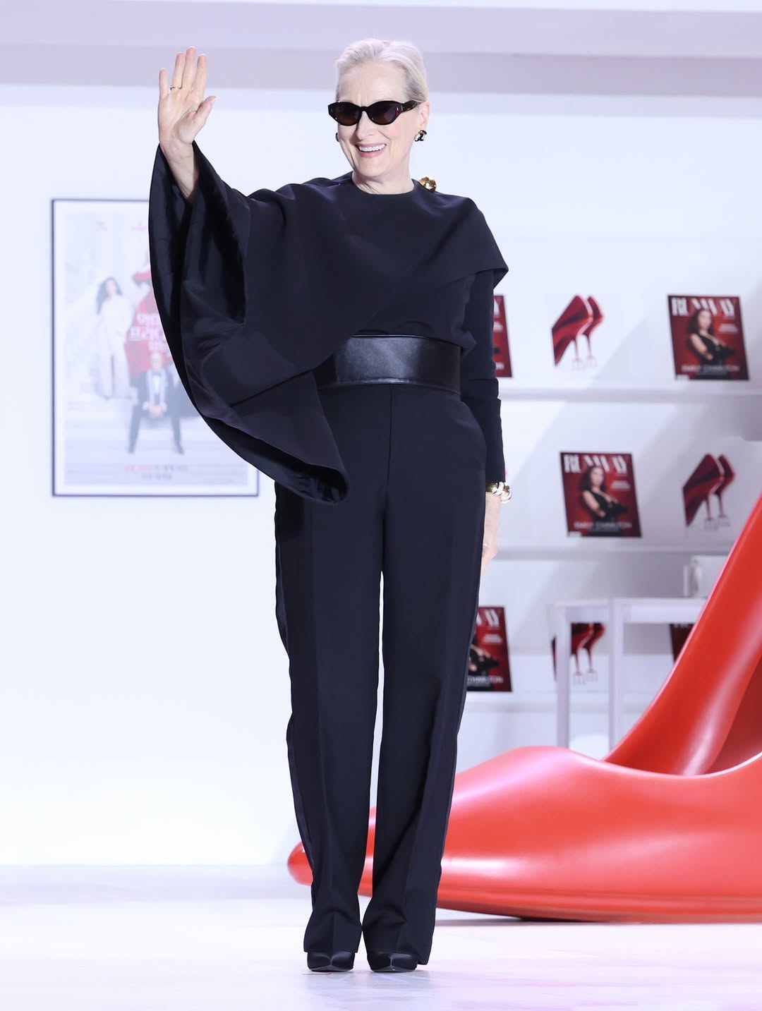  ميريل ستريب بإطلالة مونوكروم باللون الأسود من توقيع ماركة Celine