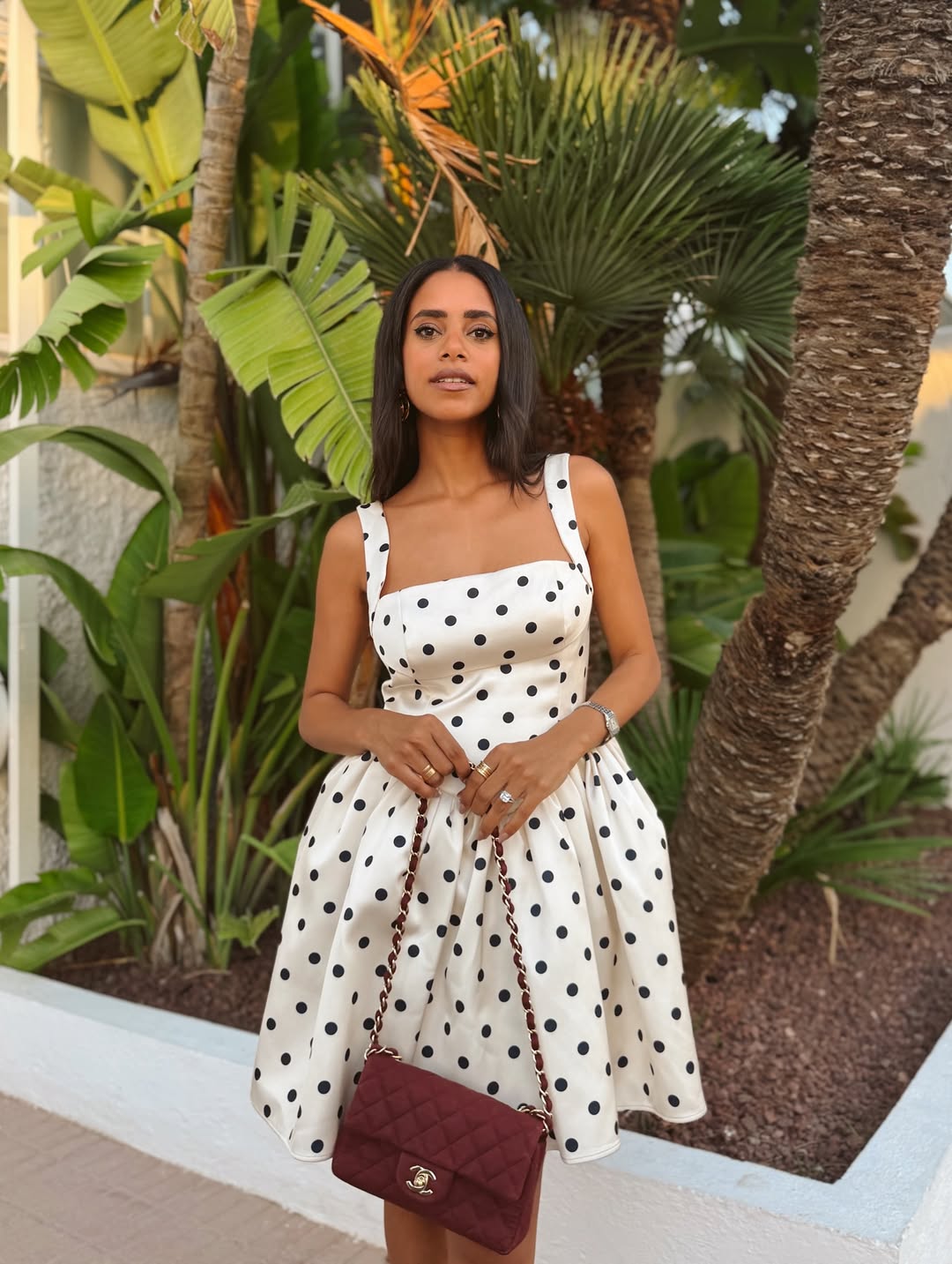 نادية حسن بأناقة الفستان الميدي بنكهة كلاسيكية