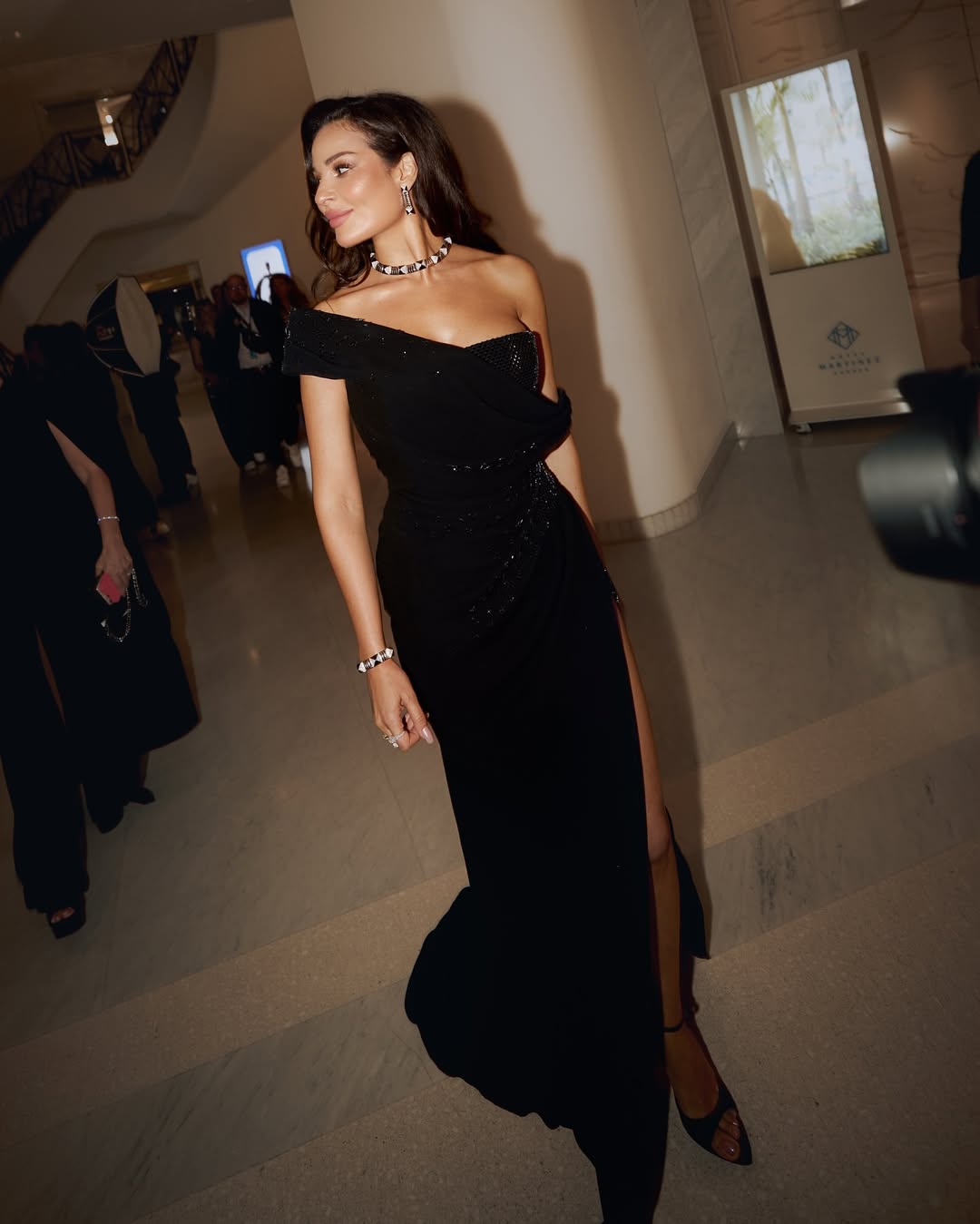 نادين نجيم بالفستان الأسود المجسم