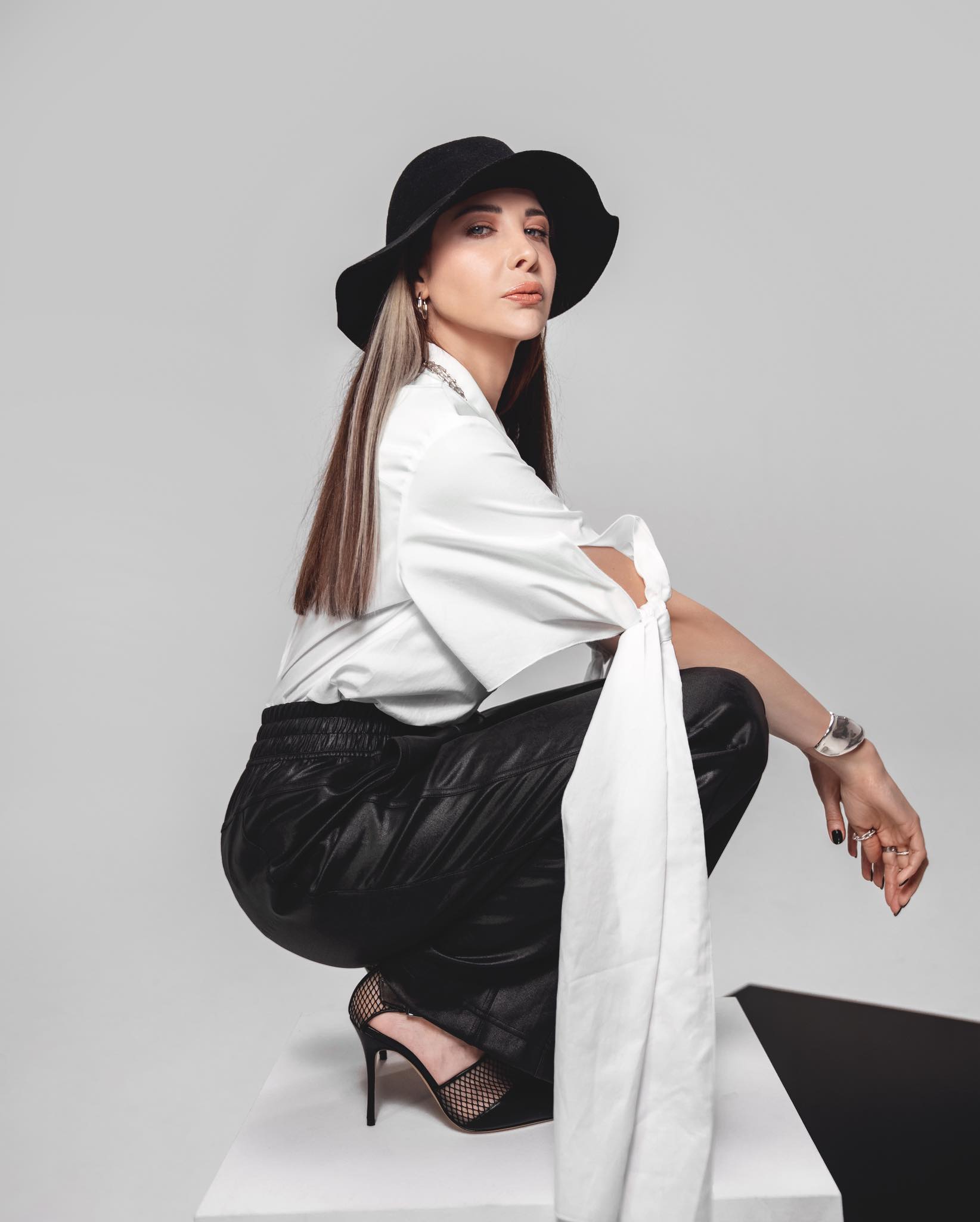 نانسي عجرم تتألق بمجوهرات فاخرة تخطف الأنظار في صيف 2